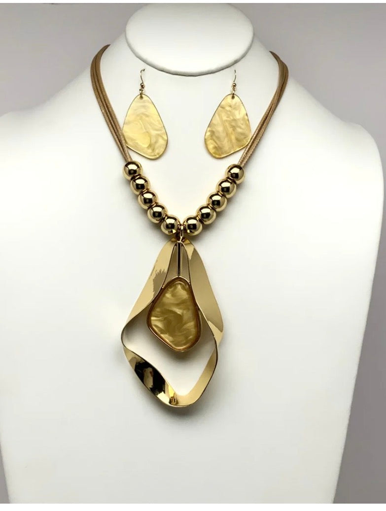 The Unique Necklace Set