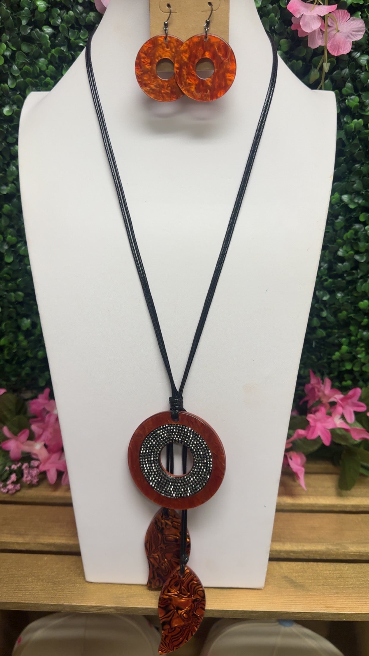 The Business Necklace Set