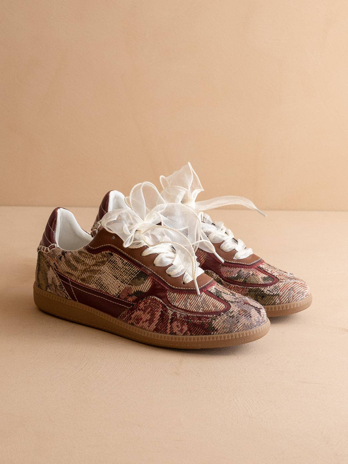 The Dalia | Mauve Tapestry Lace Up Fall Sneaker: MAUVE TAPESTRY /