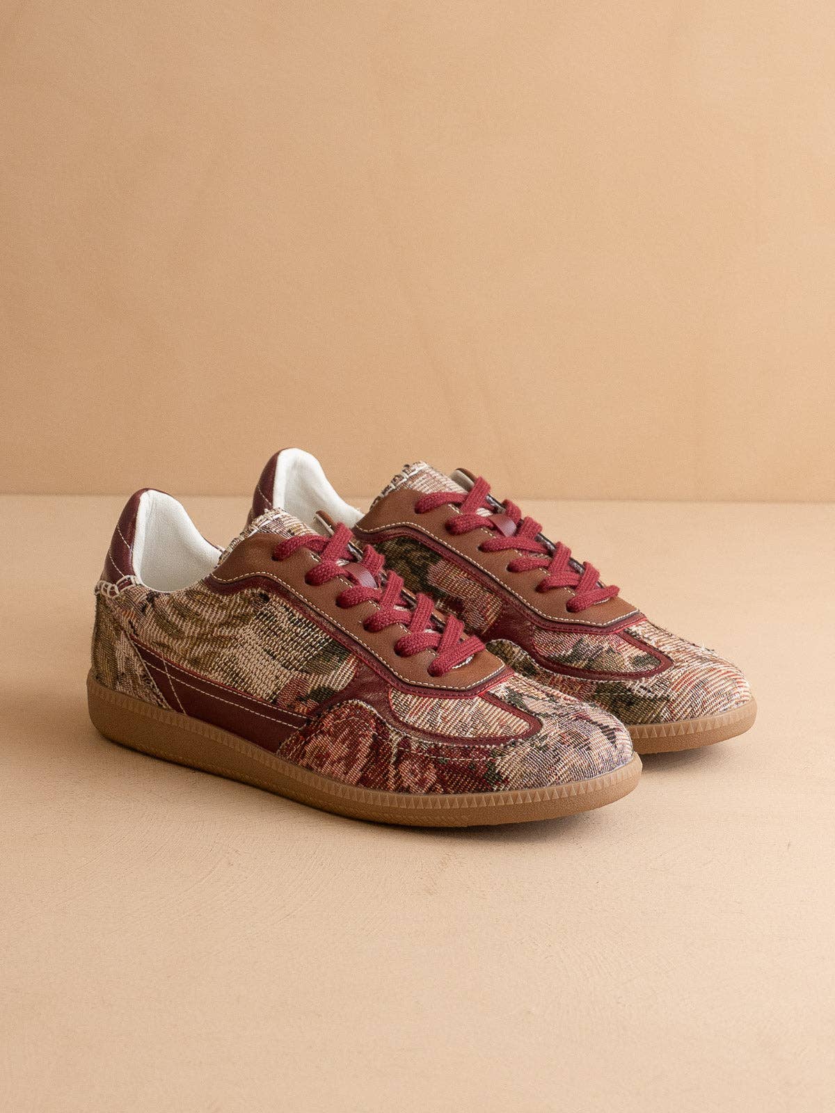 The Dalia | Mauve Tapestry Lace Up Fall Sneaker: MAUVE TAPESTRY /