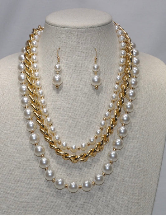 The Golden Pearl Necklace Set