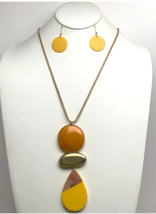 The Teardrop Cord Necklace Set