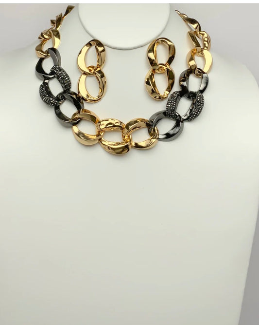 The Mix Media Chain Necklace Set