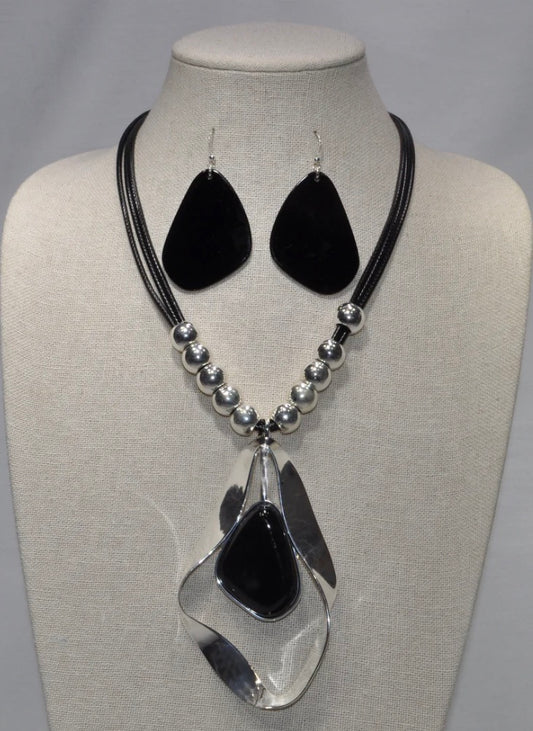 The Unique Necklace Set