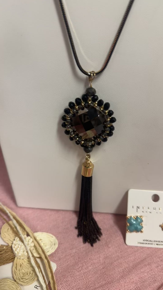 The Classic Necklace Set